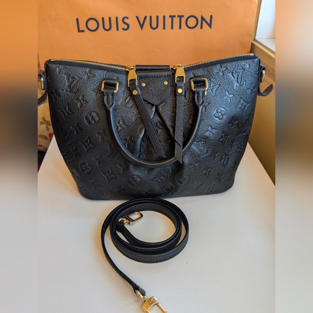 🚨 SOLD 🚨 2100CAD LV Mazarine PM - EUC
